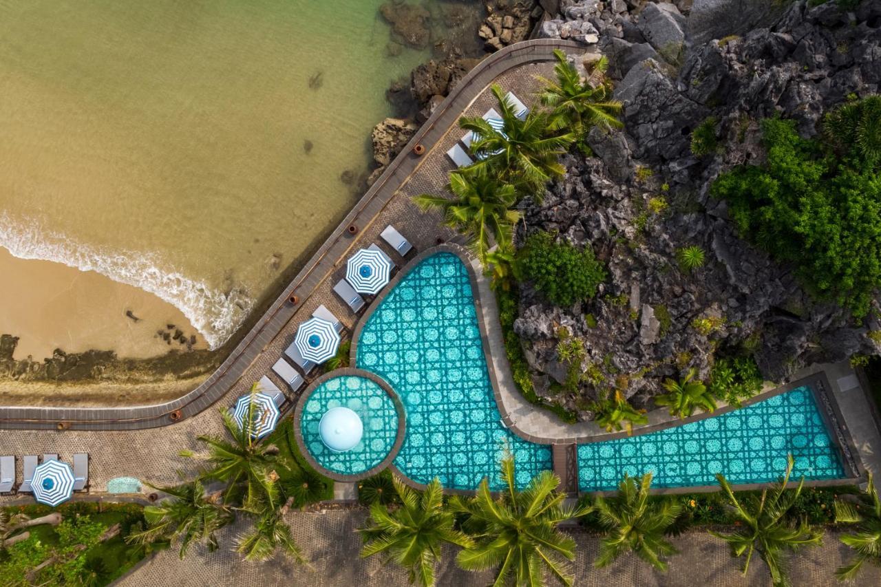 โรงแรมแปร์ล โดริย็อง กัตบา - เอ็มแกลเลอรี Chan Chau ภายนอก รูปภาพ Aerial view of the pool at the resort
