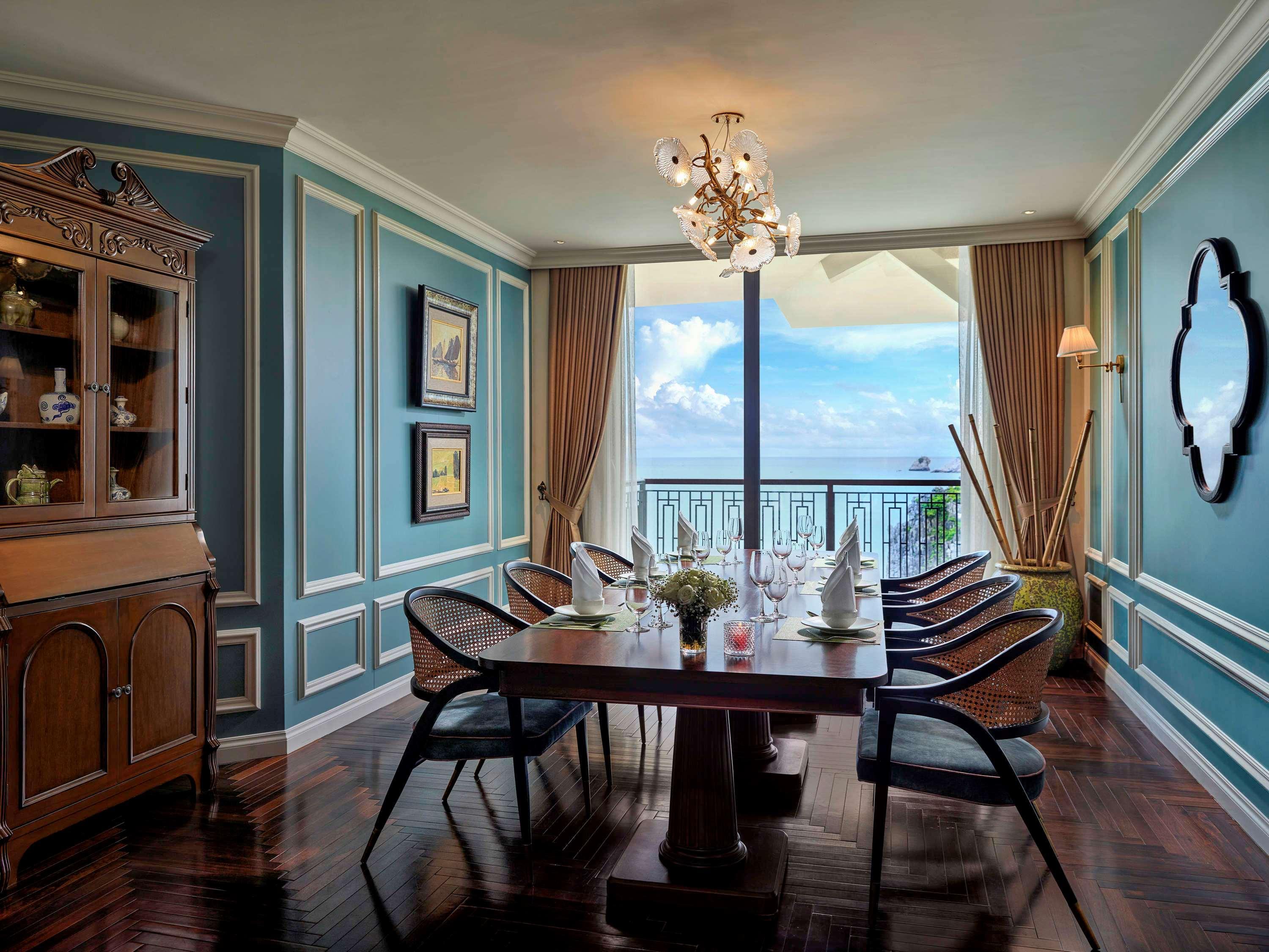 โรงแรมแปร์ล โดริย็อง กัตบา - เอ็มแกลเลอรี Chan Chau ภายนอก รูปภาพ Dining room