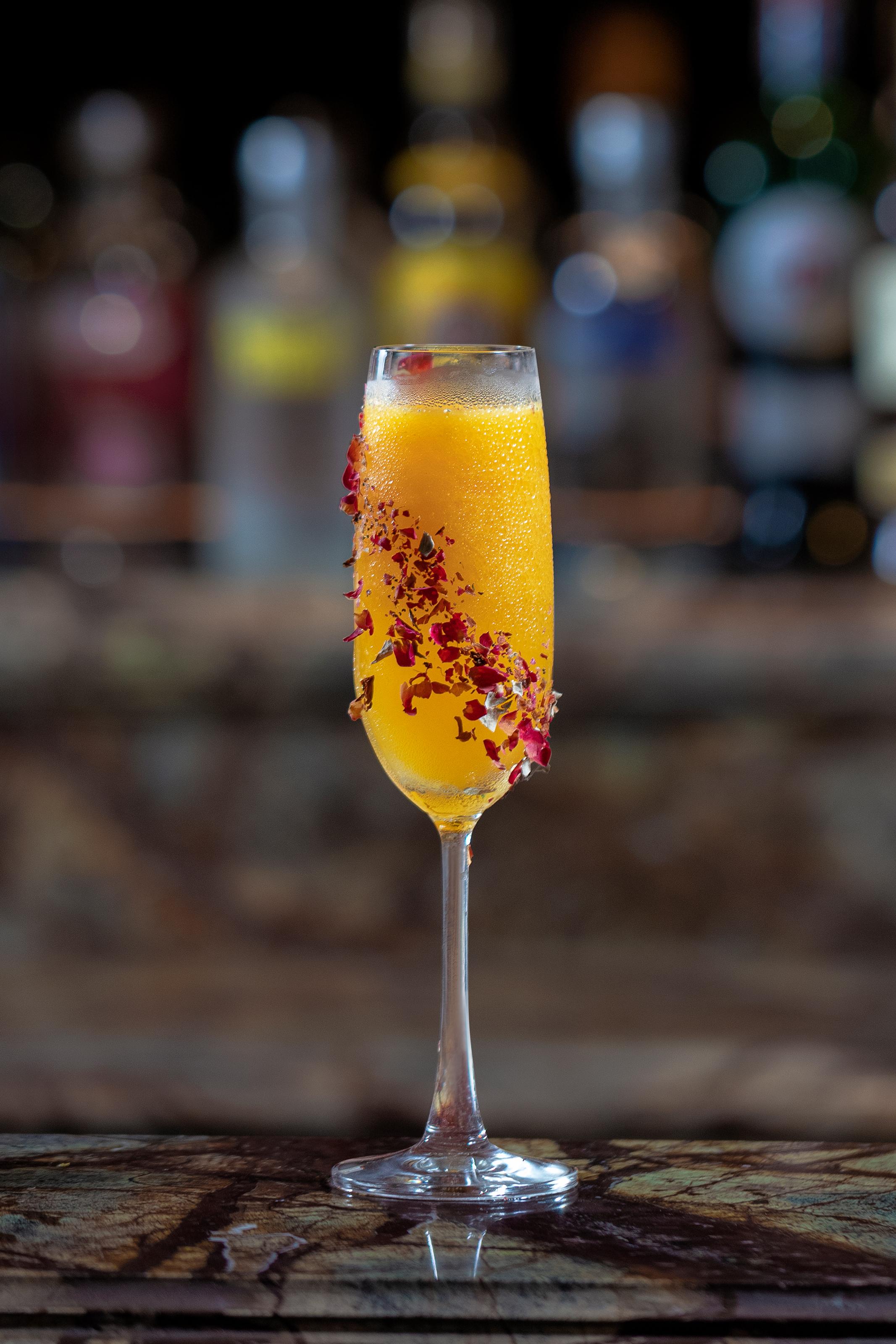 โรงแรมแปร์ล โดริย็อง กัตบา - เอ็มแกลเลอรี Chan Chau ภายนอก รูปภาพ A mimosa cocktail