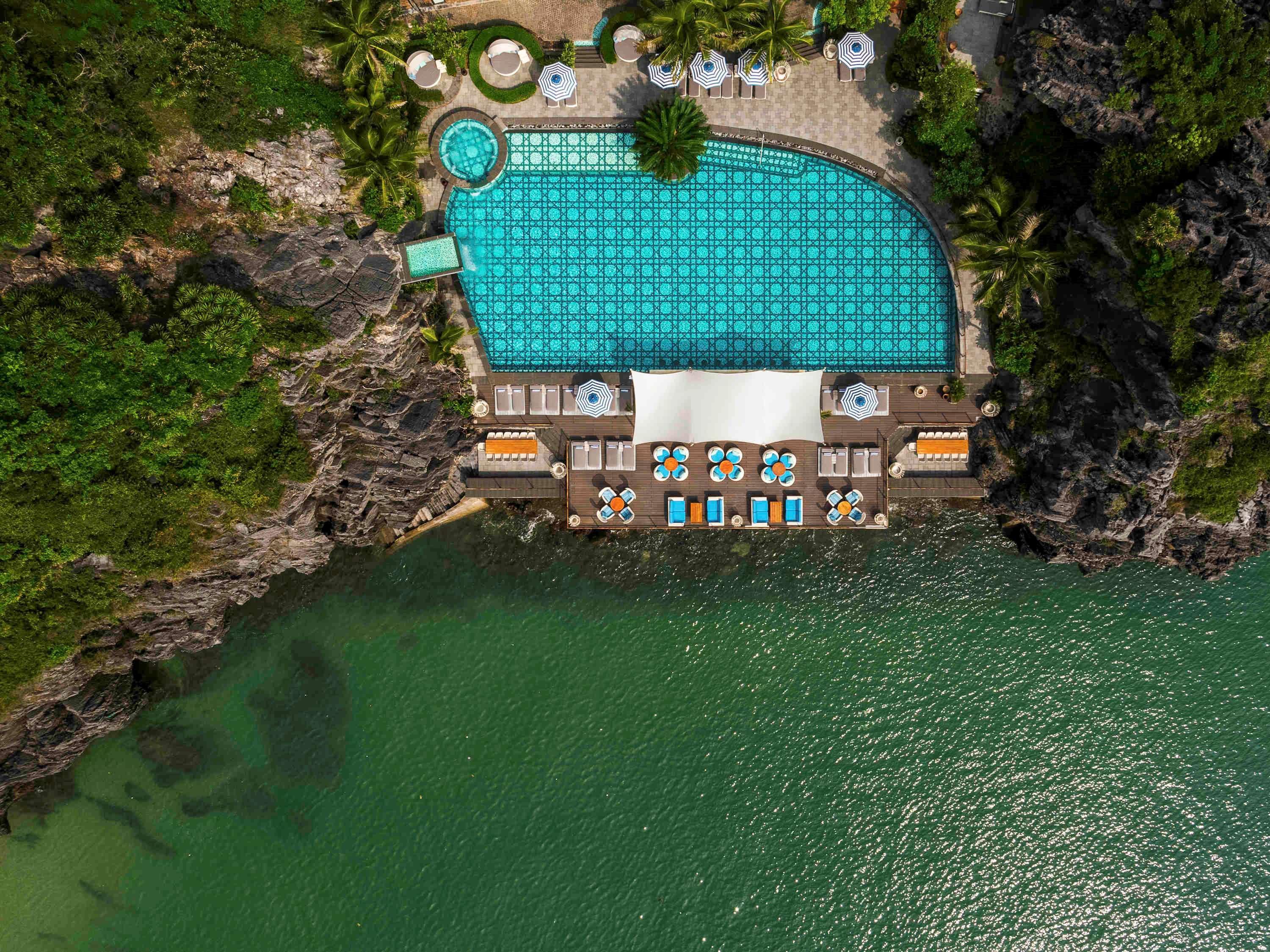 โรงแรมแปร์ล โดริย็อง กัตบา - เอ็มแกลเลอรี Chan Chau ภายนอก รูปภาพ Aerial view of the resort