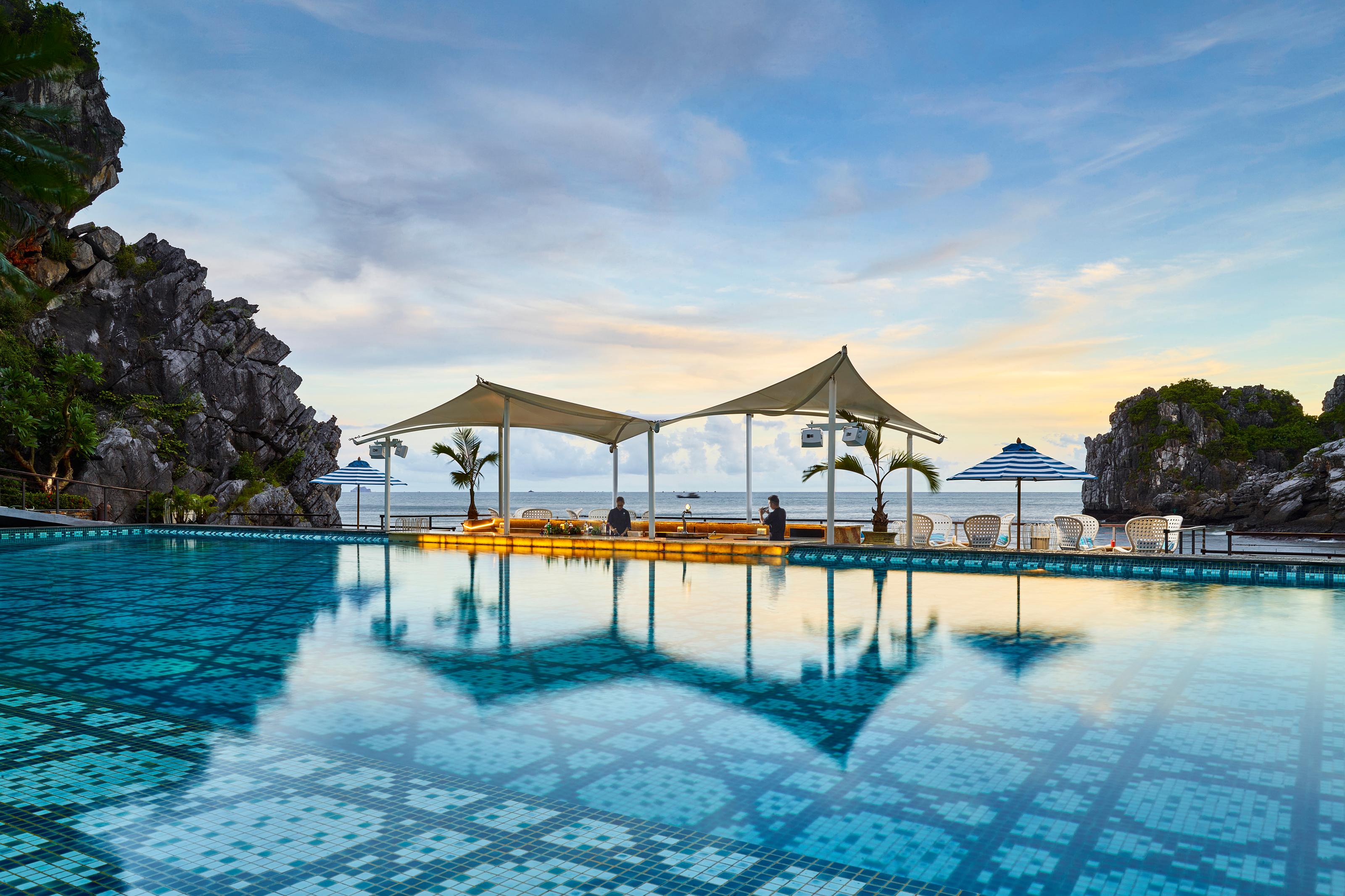 โรงแรมแปร์ล โดริย็อง กัตบา - เอ็มแกลเลอรี Chan Chau ภายนอก รูปภาพ The Rock Bar at the Alila Villas Uluwatu