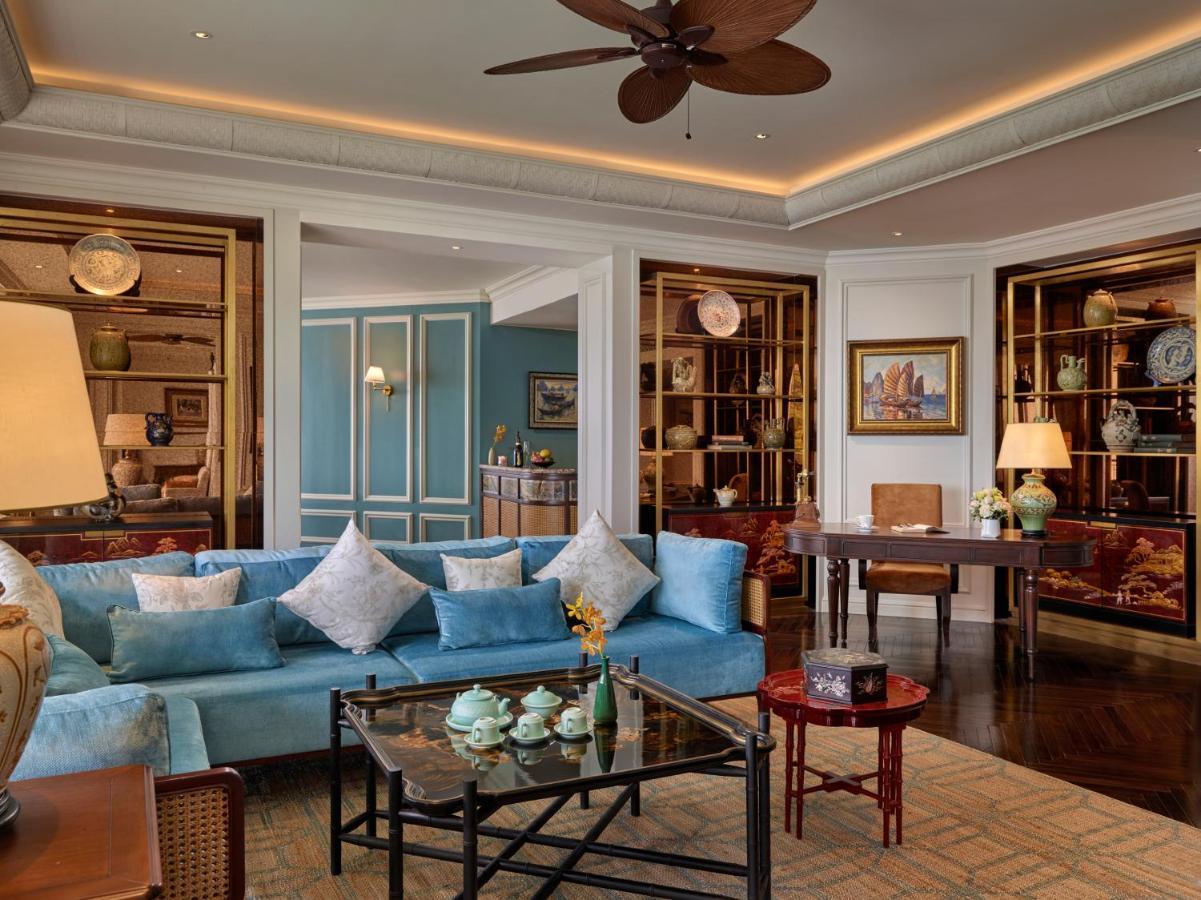 โรงแรมแปร์ล โดริย็อง กัตบา - เอ็มแกลเลอรี Chan Chau ภายนอก รูปภาพ The living room of a suite at the Mandarin Oriental, Bangkok