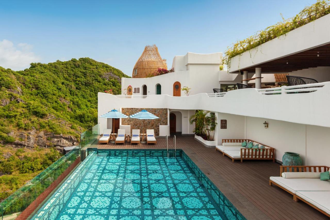 โรงแรมแปร์ล โดริย็อง กัตบา - เอ็มแกลเลอรี Chan Chau ภายนอก รูปภาพ The pool at the hotel