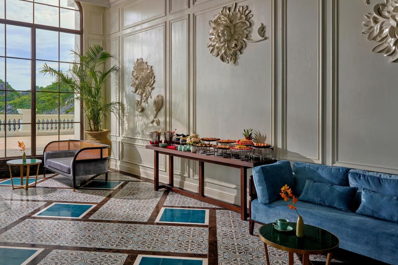 โรงแรมแปร์ล โดริย็อง กัตบา - เอ็มแกลเลอรี Chan Chau ภายนอก รูปภาพ The interior of the hotel