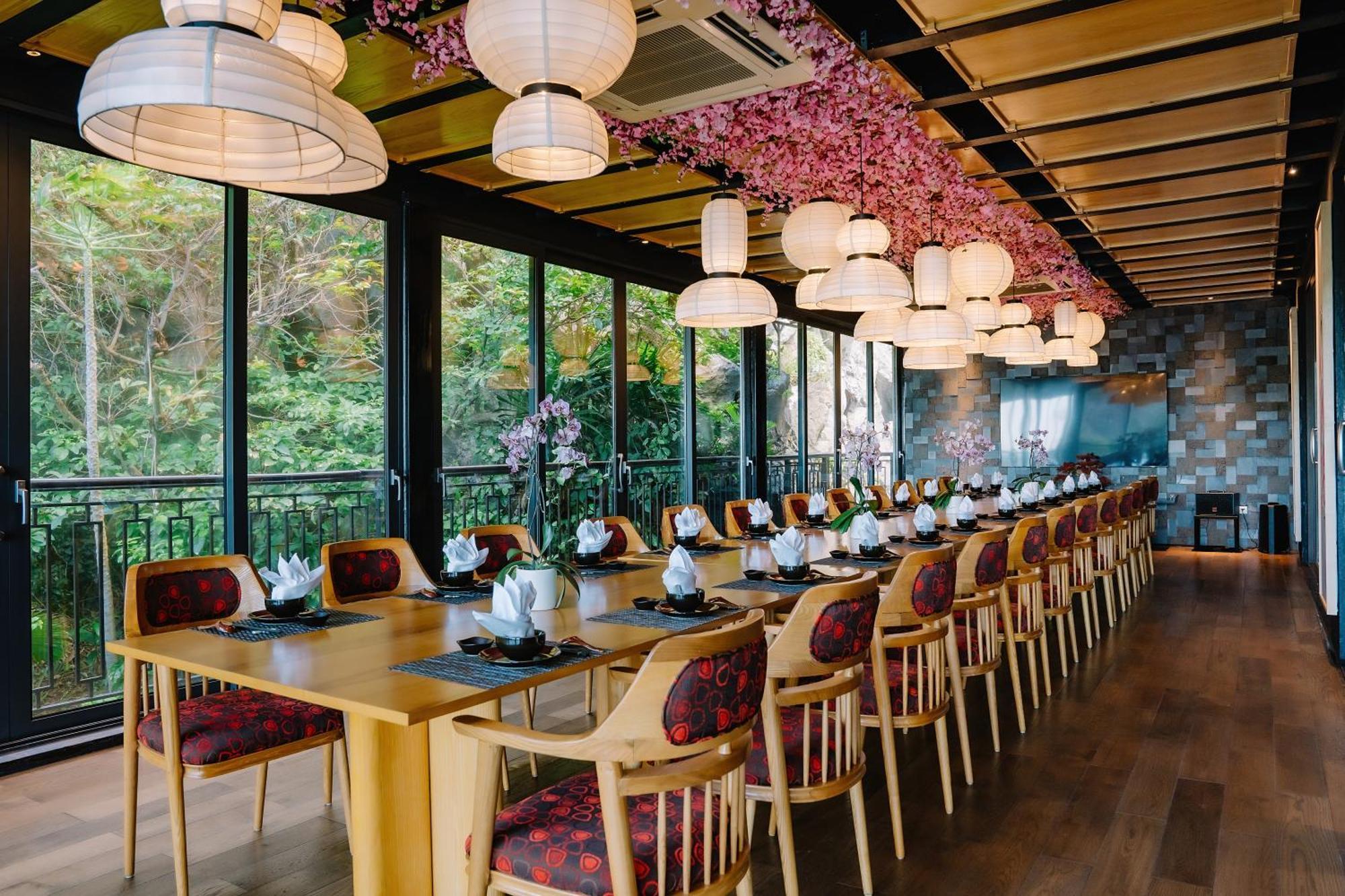 โรงแรมแปร์ล โดริย็อง กัตบา - เอ็มแกลเลอรี Chan Chau ภายนอก รูปภาพ Restaurant in Kyoto