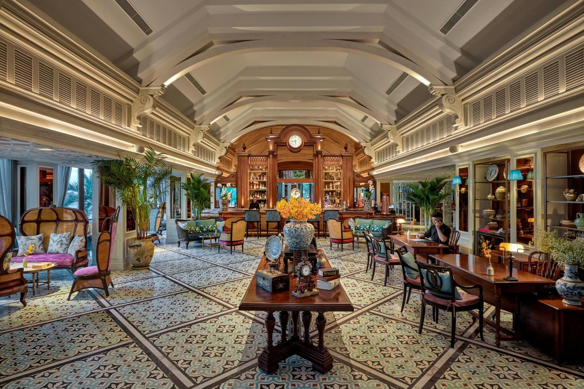 โรงแรมแปร์ล โดริย็อง กัตบา - เอ็มแกลเลอรี Chan Chau ภายนอก รูปภาพ The lobby of the hotel